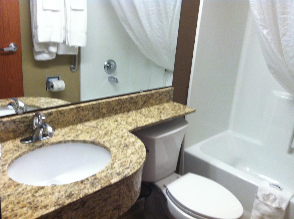 Microtel Inn & Suites Pleasanton Bilik gambar